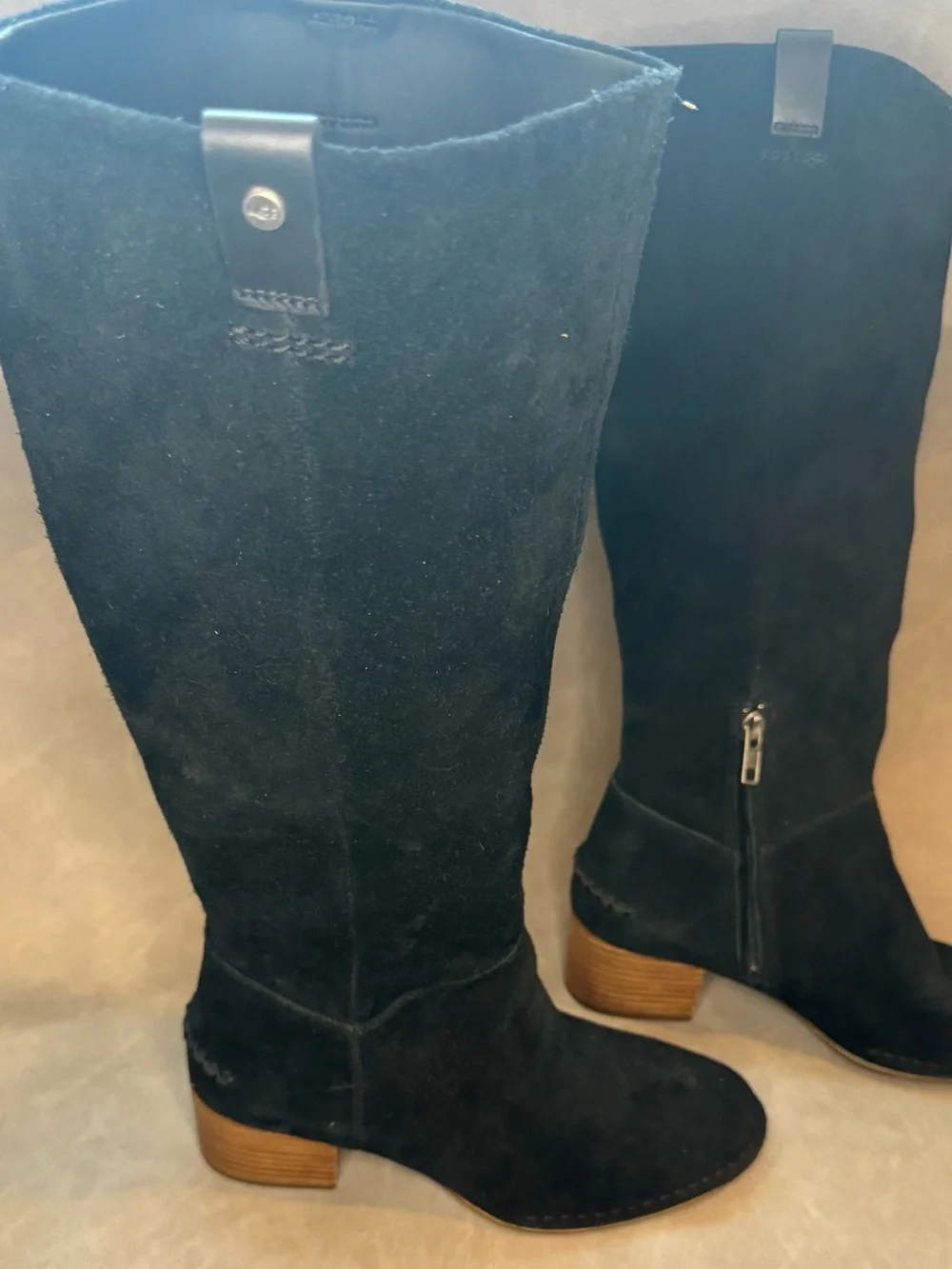 UGG 1104632 Women’s Black Suede Knee High Block Heel Boots Side Zip Size 7